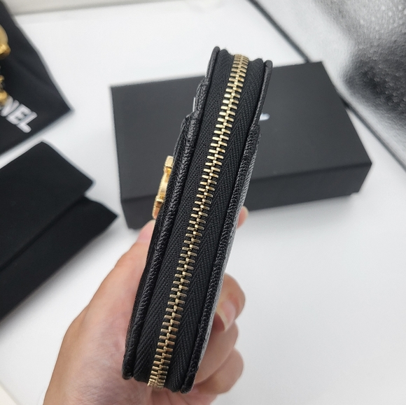 Brand new authentic Chanel Caviar Quilted Zip Card Holder wallet in cavi… - Picture 4 of 12